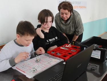 Светлана Моисеева проверила юных робототехников из «Новых мест»