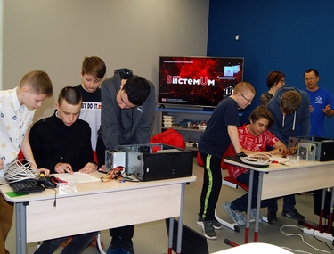 Впервые в «IT-Куб»: хакатон «СистемУм» объединил талантливых воспитанников Центра