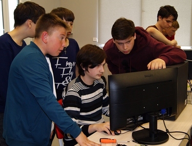Впервые в «IT-Куб»: хакатон «СистемУм» объединил талантливых воспитанников Центра