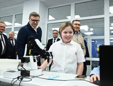 Полпред президента РФ Владимир Якушев и губернатор Алексей Текслер оценили работу снежинского IT-куба