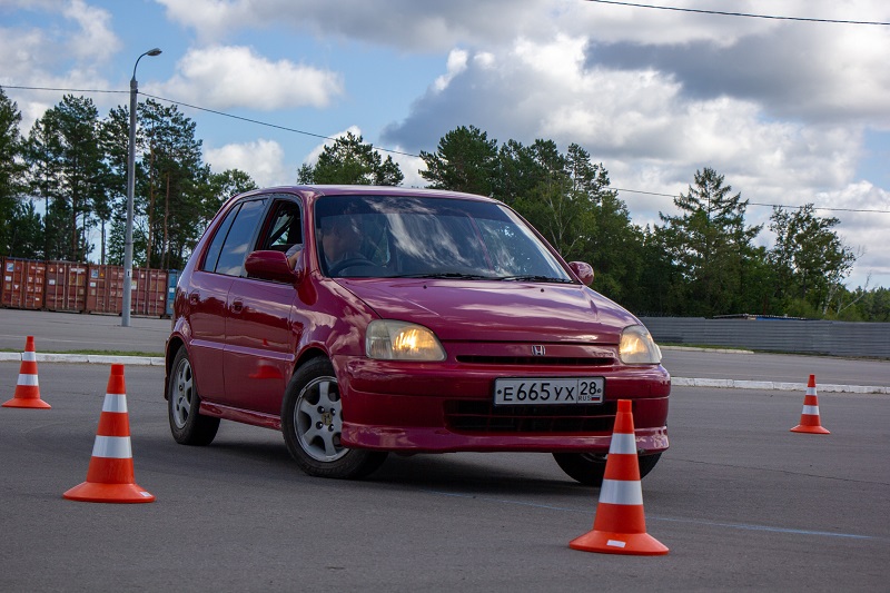 Безопасная дорога! Юные автомобилисты участвуют во всероссийском чемпионате по автомногоборью 